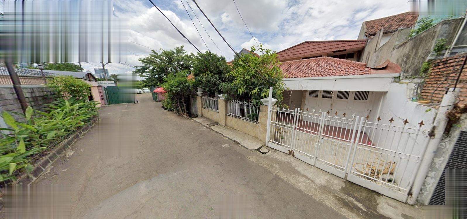Dijual tanah bonus rumah lama strategis di Mampang Prapatan