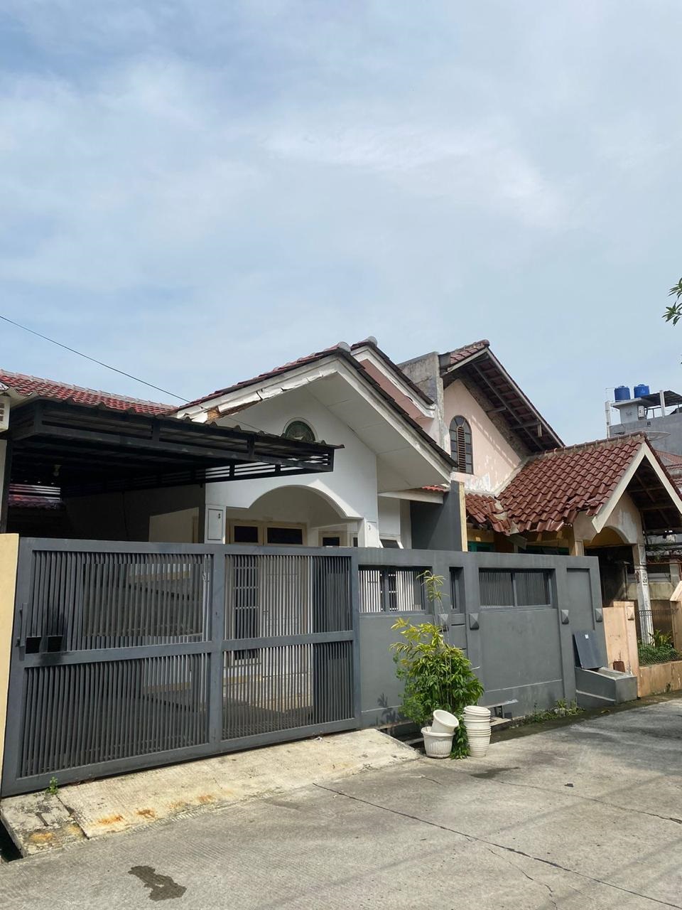 Dijual rumah komplek di Grand Galaxy, Jaka Setia, Bekasi Selatan