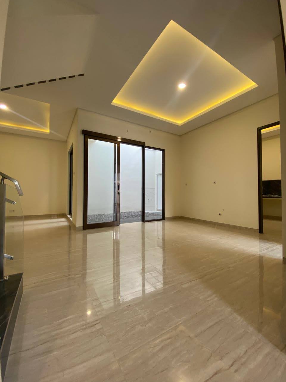 DIJUAL RUMAH INTERNATIONAL VILLAGE CITRALAND UTAMA