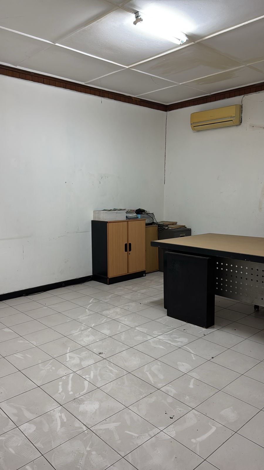 Dijual tanah bonus rumah lama strategis di Mampang Prapatan