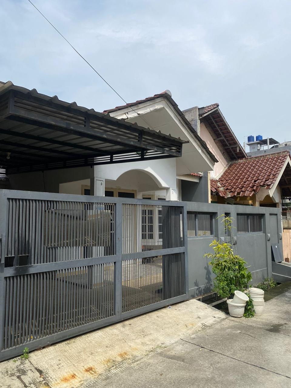 Dijual rumah komplek di Grand Galaxy, Jaka Setia, Bekasi Selatan