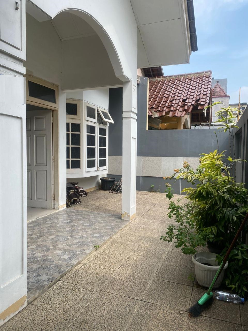 Dijual rumah komplek di Grand Galaxy, Jaka Setia, Bekasi Selatan