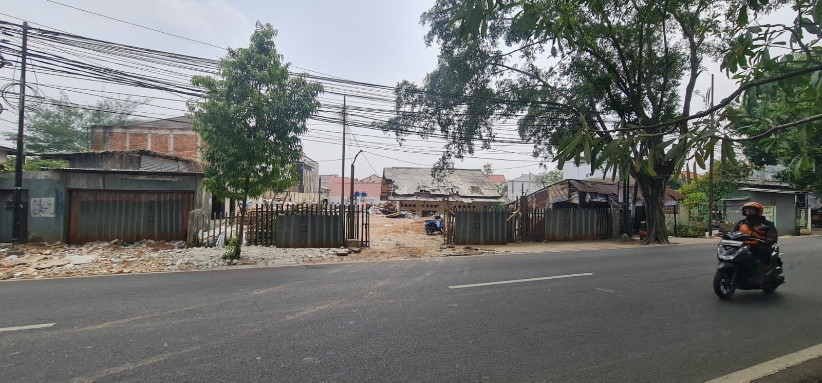 Dijual  tanah komersil di M.Kahfi, Ciganjur, Jagakarsa, Jakarta