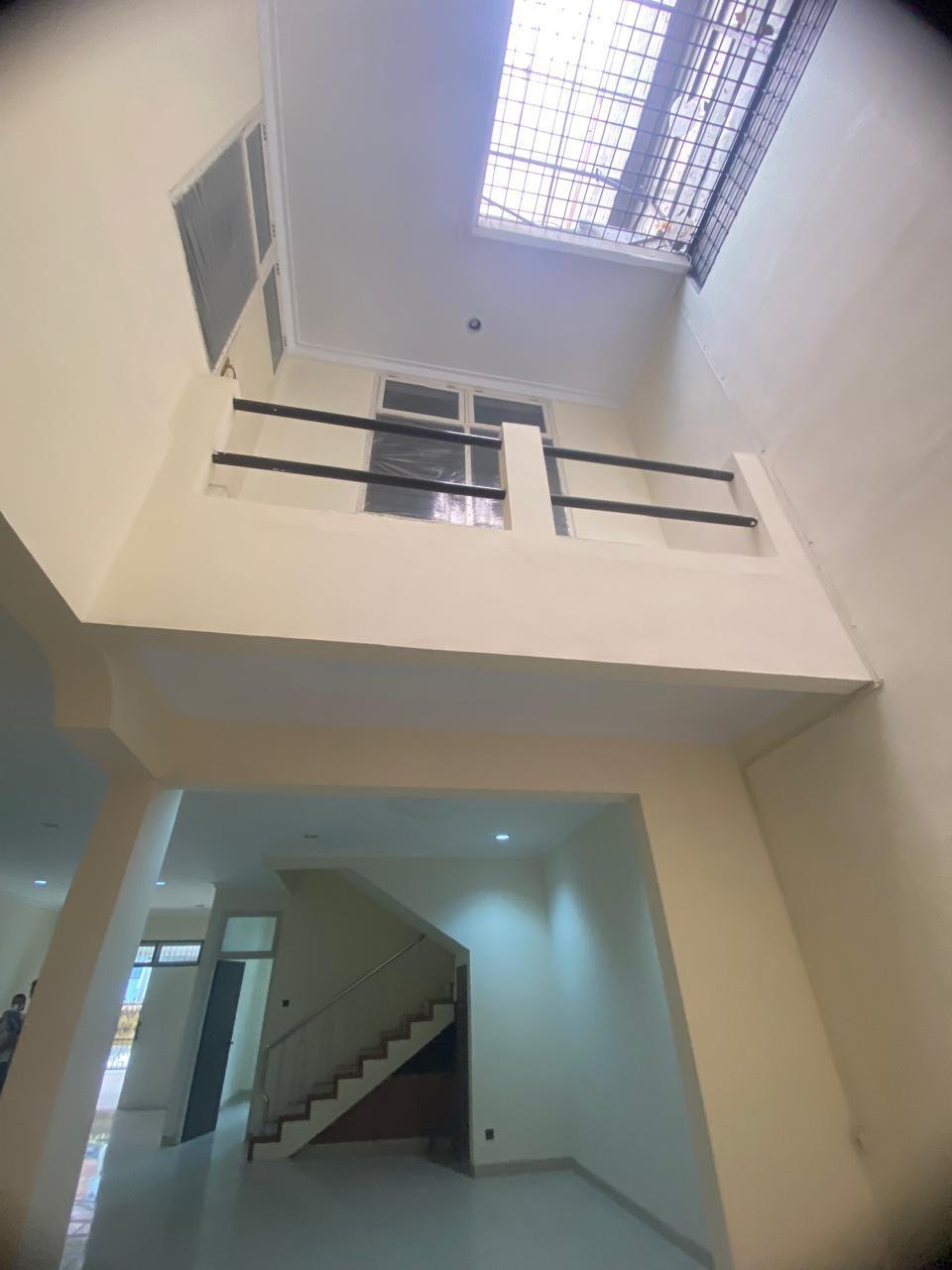 Disewa rumah siaphuni megah mewah di Janur Elok 9 Jakarta Utara