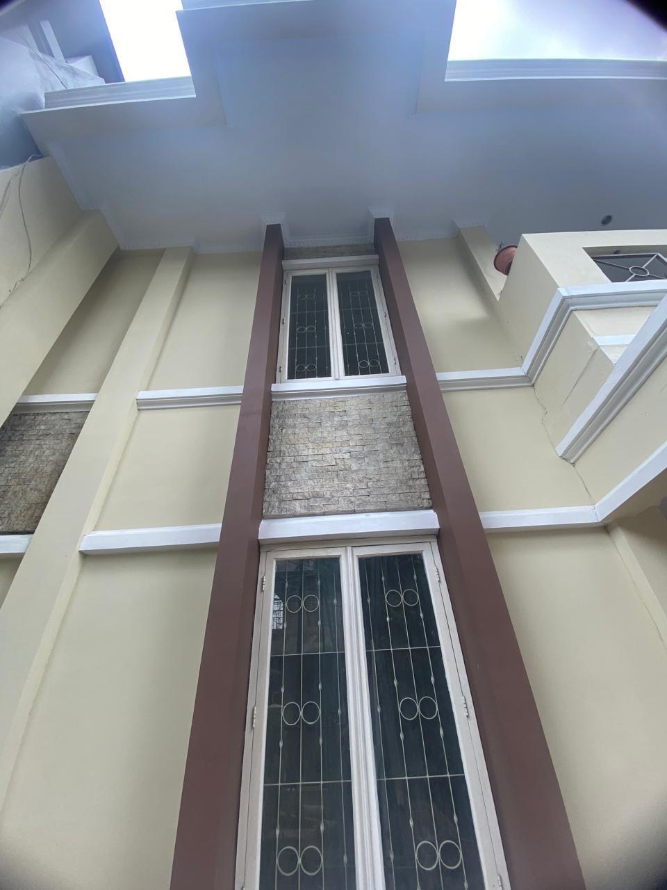 Disewa rumah siaphuni megah mewah di Janur Elok 9 Jakarta Utara