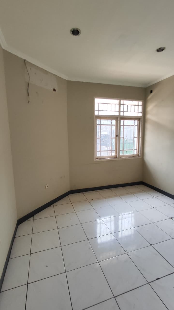 Dijual Rumah strategis pinggir jalan utama di Cilandak Barat