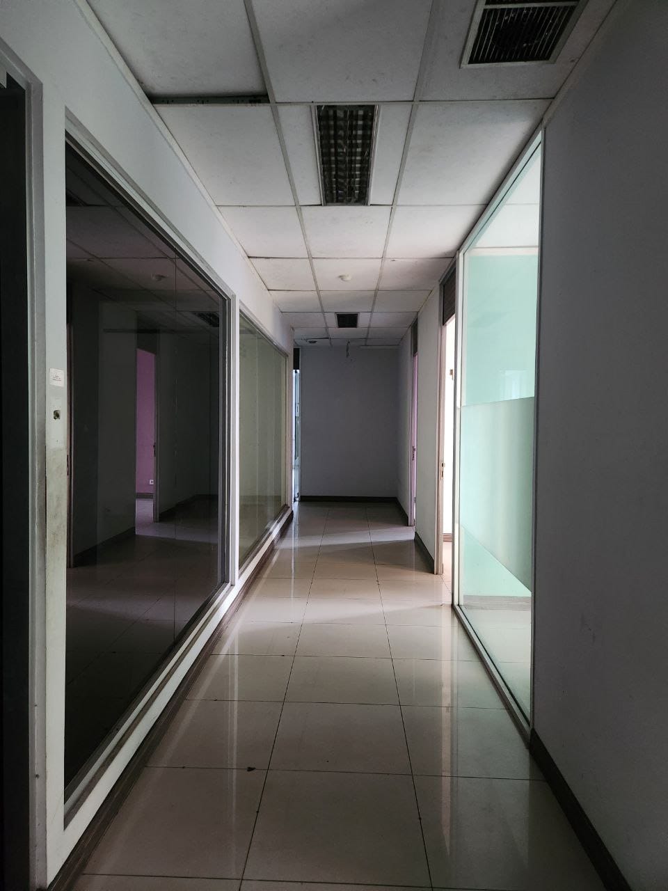 Disewakan Gedung di Kuningan Barat, Mampang Prapatan, Jakarta