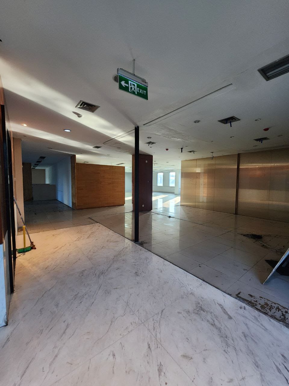 Dijual  Gedung di Kuningan Barat, Mampang Prapatan, Jakarta