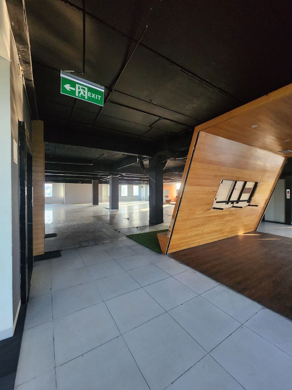 Dijual  Gedung di Kuningan Barat, Mampang Prapatan, Jakarta