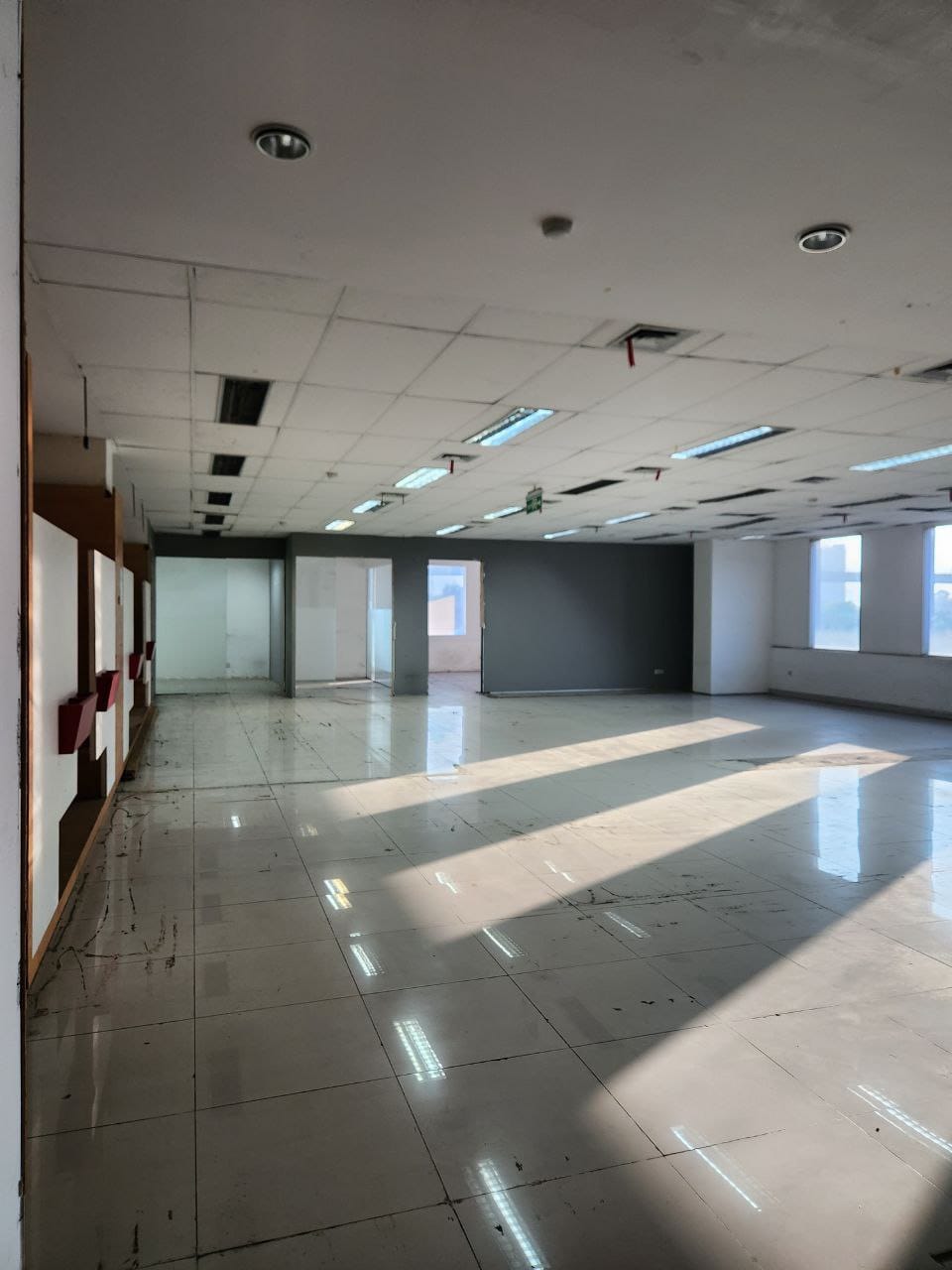 Dijual  Gedung di Kuningan Barat, Mampang Prapatan, Jakarta
