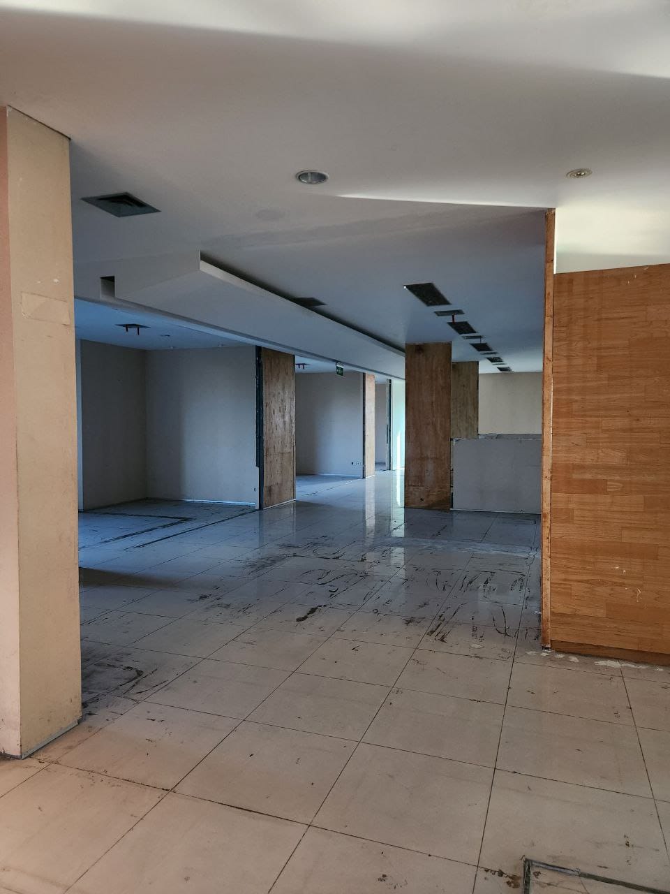 Disewakan Gedung di Kuningan Barat, Mampang Prapatan, Jakarta