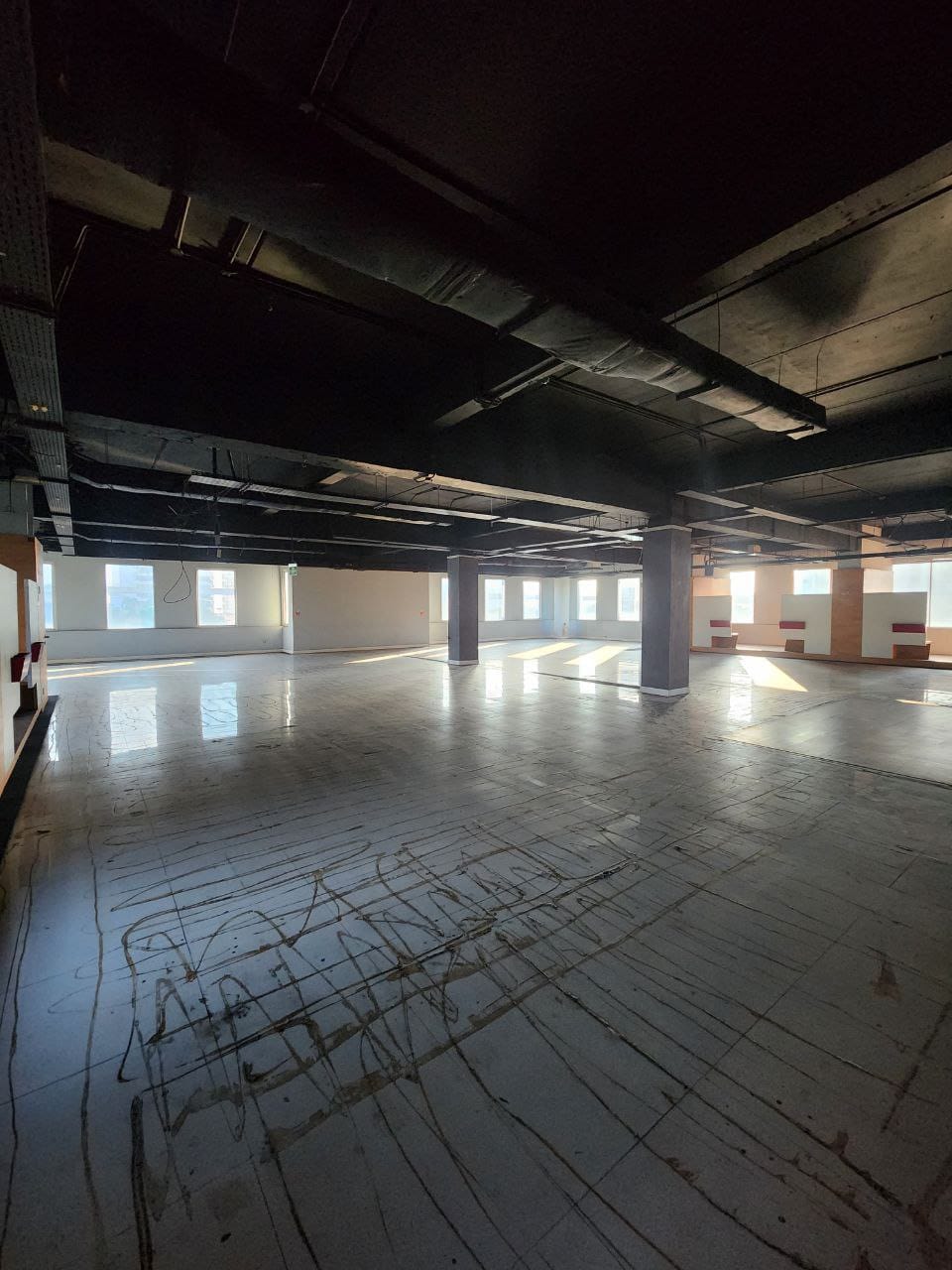 Disewakan Gedung di Kuningan Barat, Mampang Prapatan, Jakarta