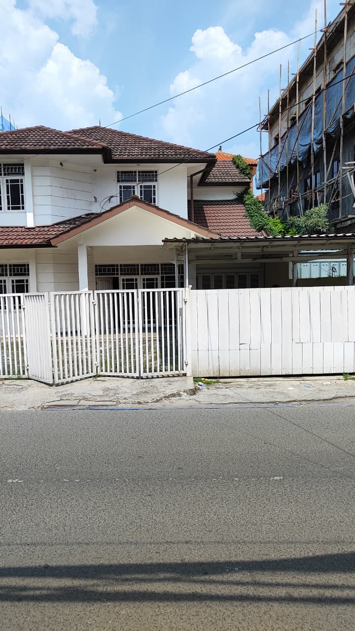 Dijual Rumah strategis pinggir jalan utama di Cilandak Barat