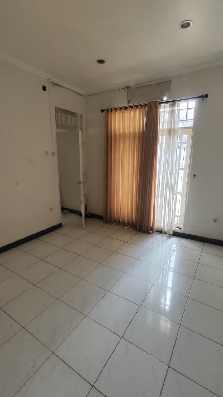 Dijual Rumah strategis pinggir jalan utama di Cilandak Barat