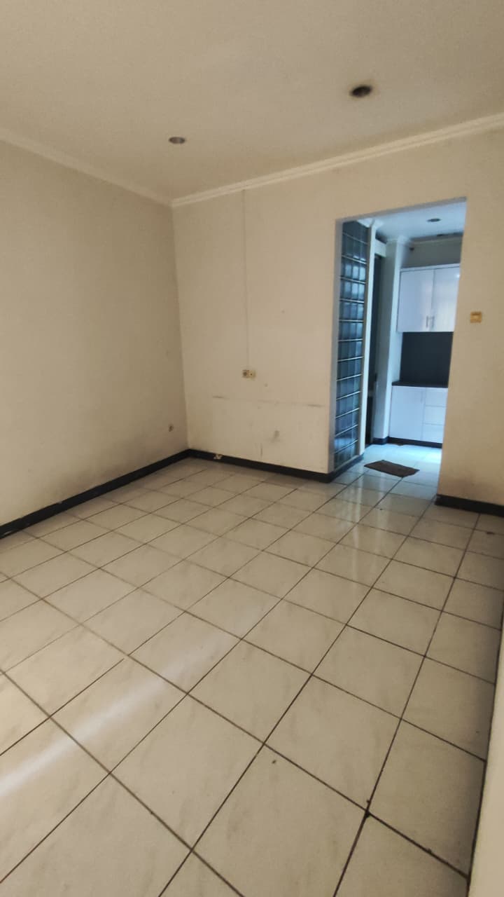 Dijual Rumah strategis pinggir jalan utama di Cilandak Barat