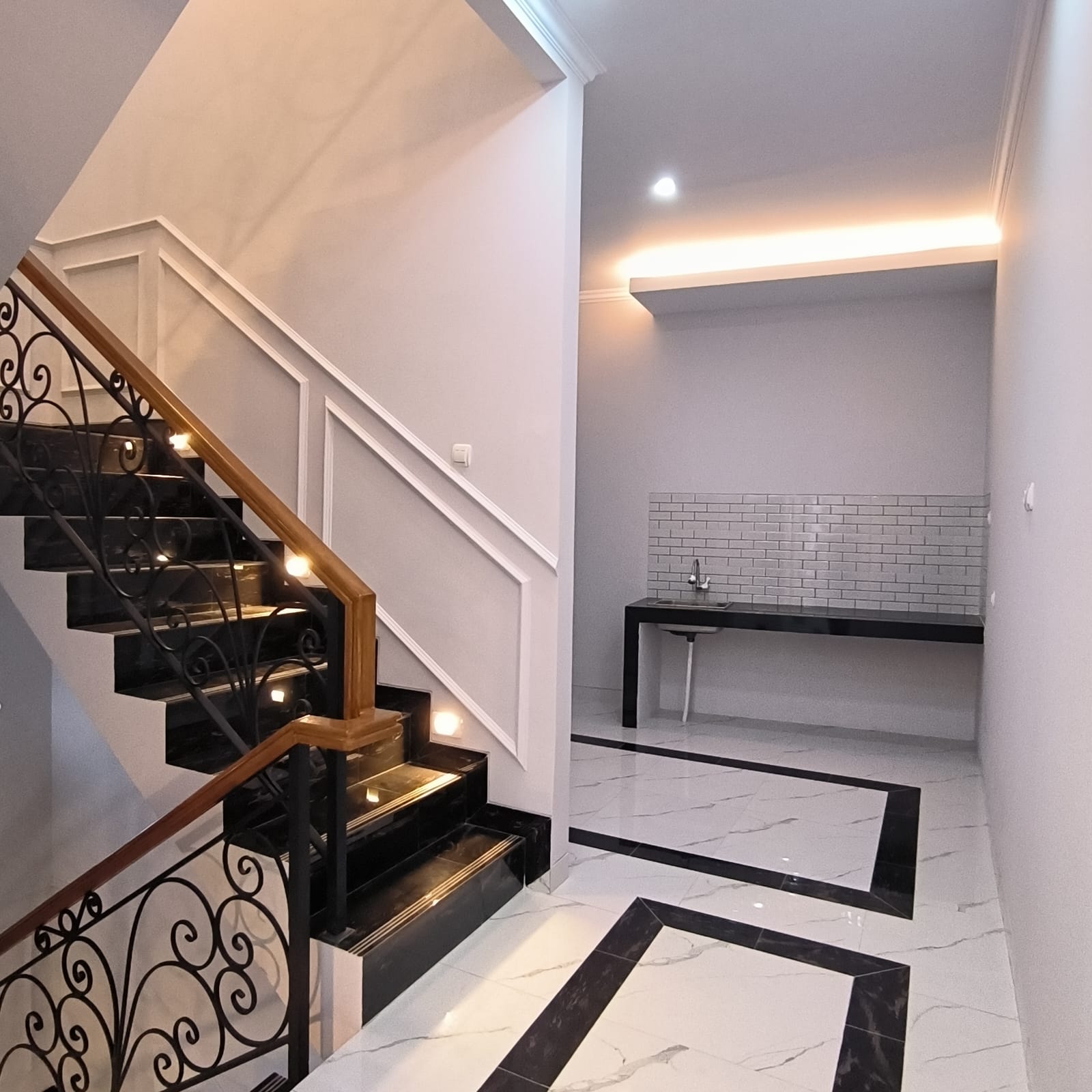 Dijual Rumah Dekat Mall Pejaten Village Pejaten Barat JakSel