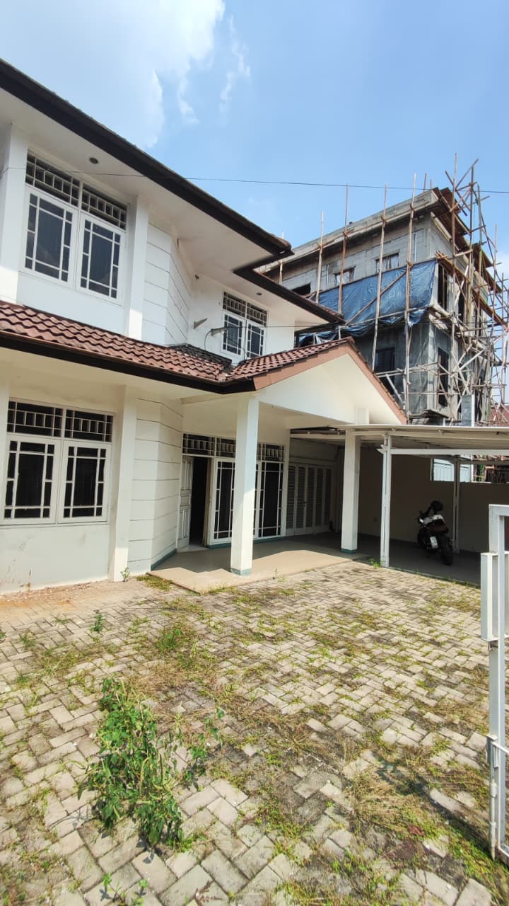 Dijual Rumah strategis pinggir jalan utama di Cilandak Barat