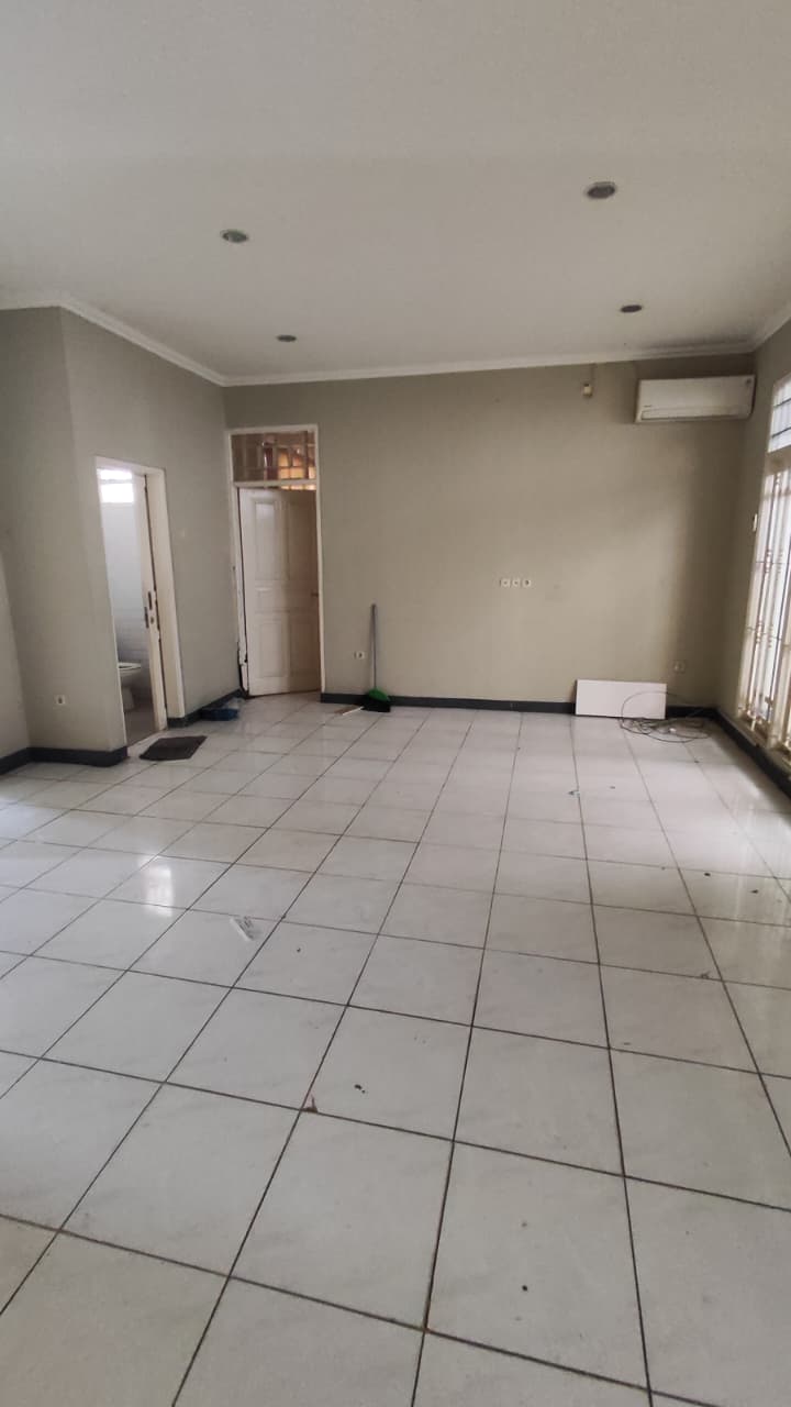 Dijual Rumah strategis pinggir jalan utama di Cilandak Barat