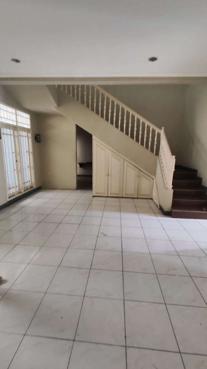 Dijual Rumah strategis pinggir jalan utama di Cilandak Barat
