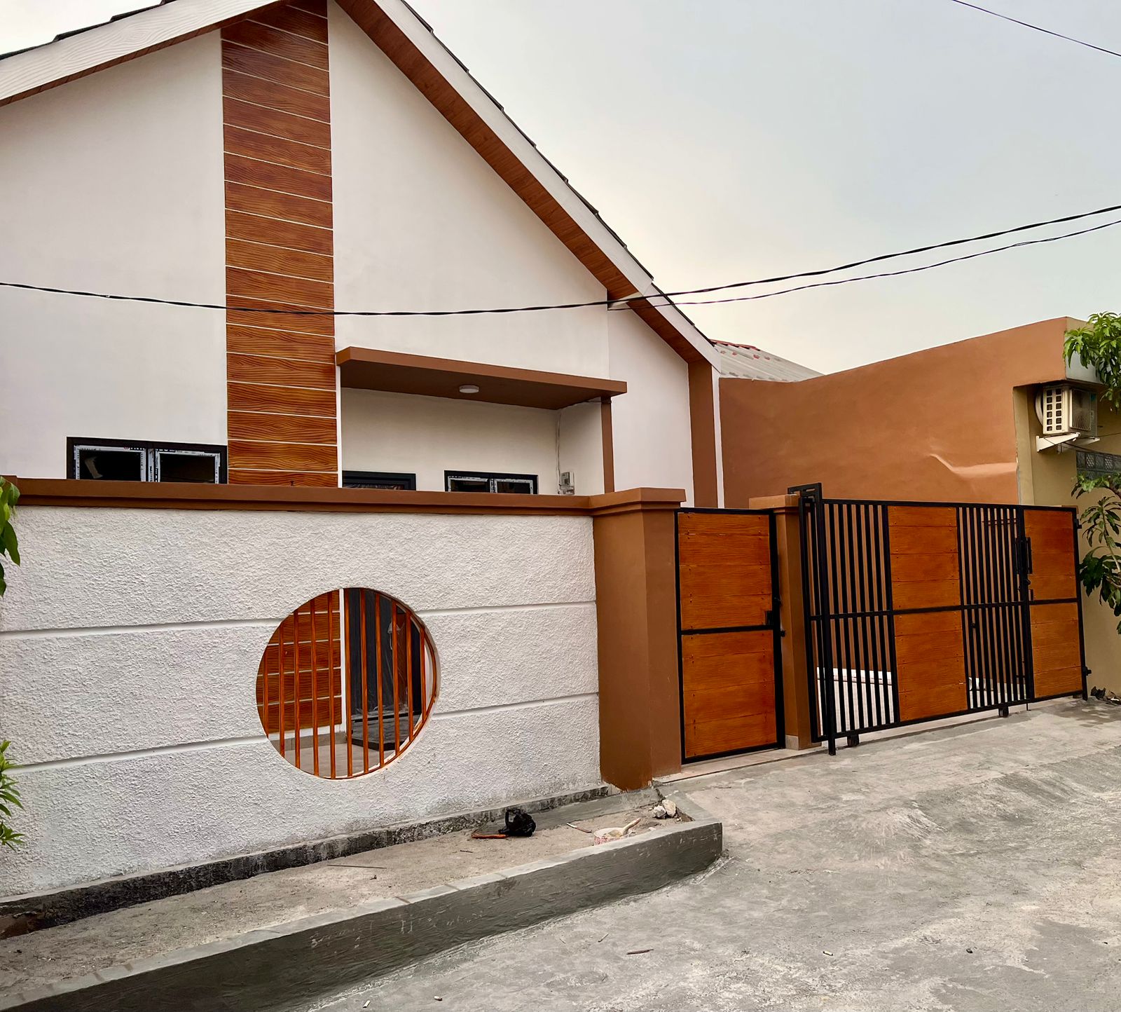 Dijual Rumah Baru Asri Sirkulasi Baik di Kota Harapan Indah