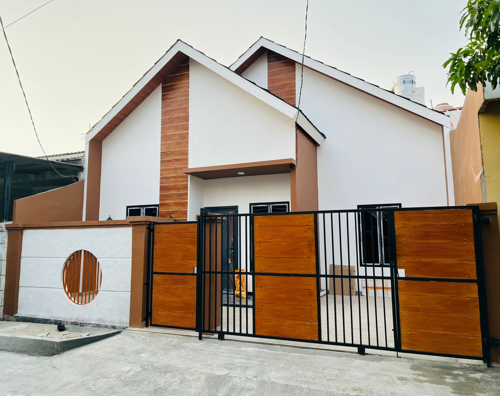 Dijual Rumah Baru Asri Sirkulasi Baik di Kota Harapan Indah