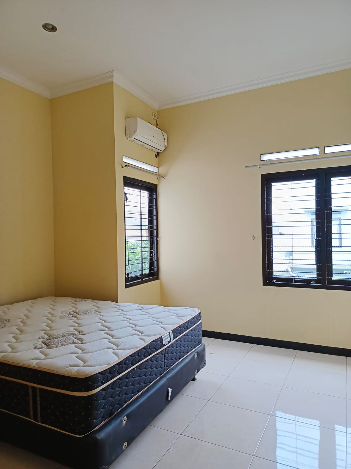 Rumah kokoh 2 lantai super strategis di Komplek Antapani Bandung