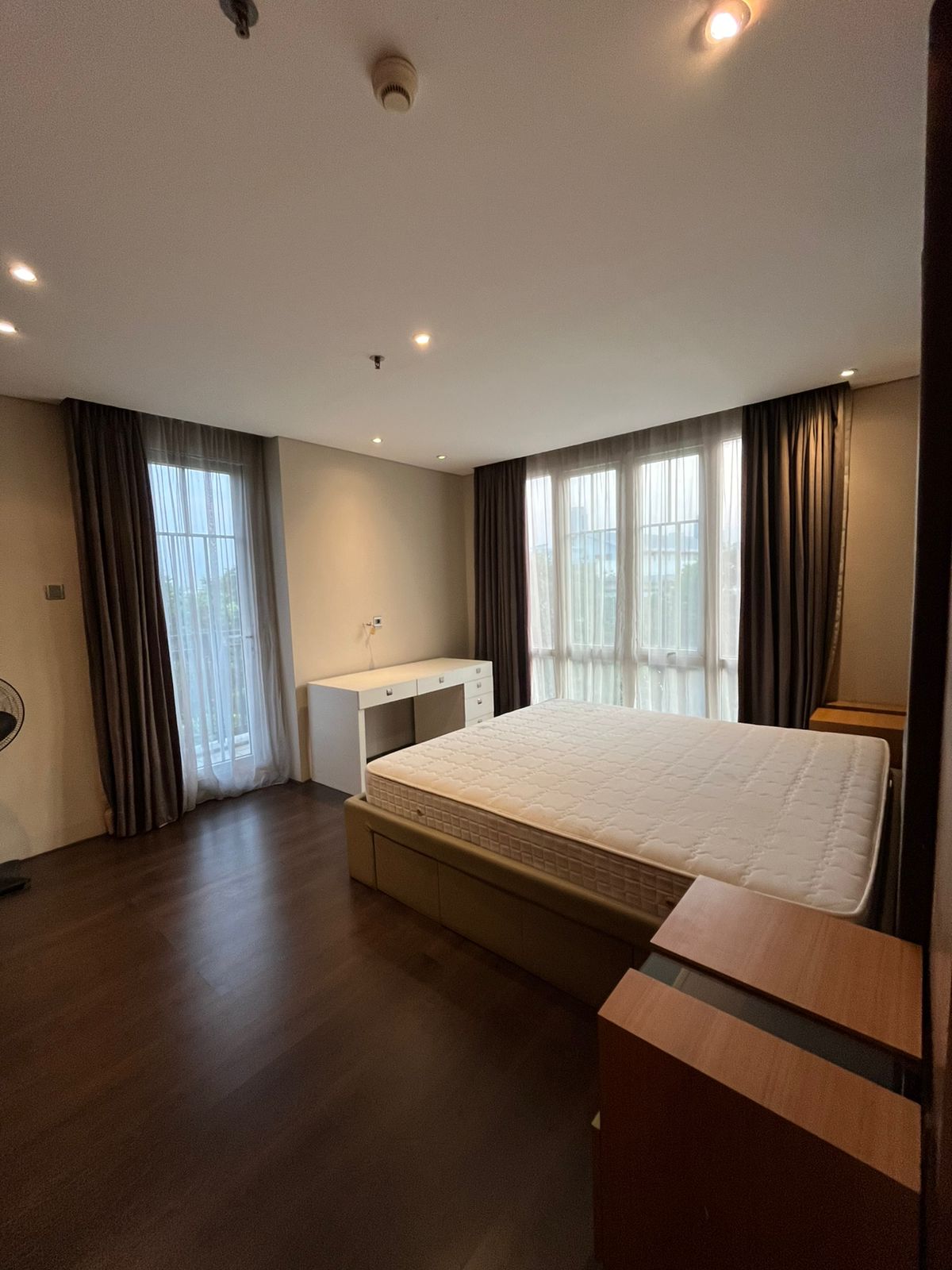 Sewa dan Jual Apartemen 3 bedrooms di 1 Cik Ditiro Apartemen