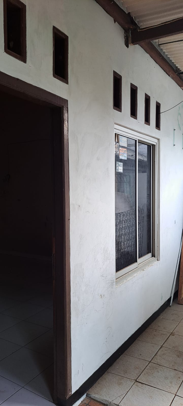 Dijual Butuh Rumah induk dan 3 pintu kontrakan
