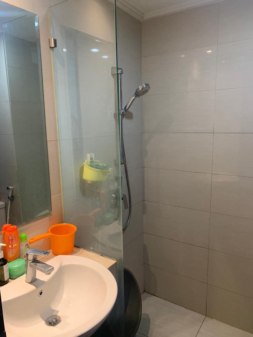 Jual dibawah Harga 2 bedrooms Apartemen Green Sedayu, Cengkareng