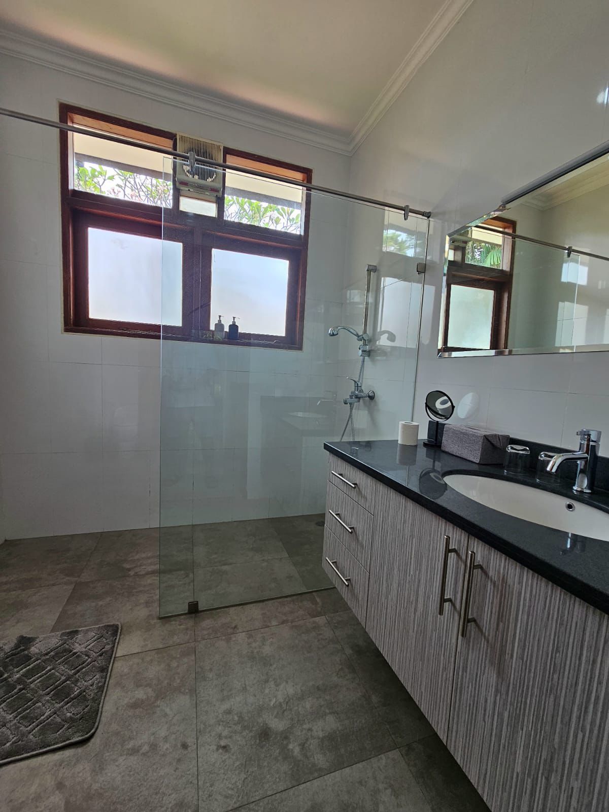 Sewa rumah mewah dalam Komplek di Pejaten Barat, Pasar Minggu