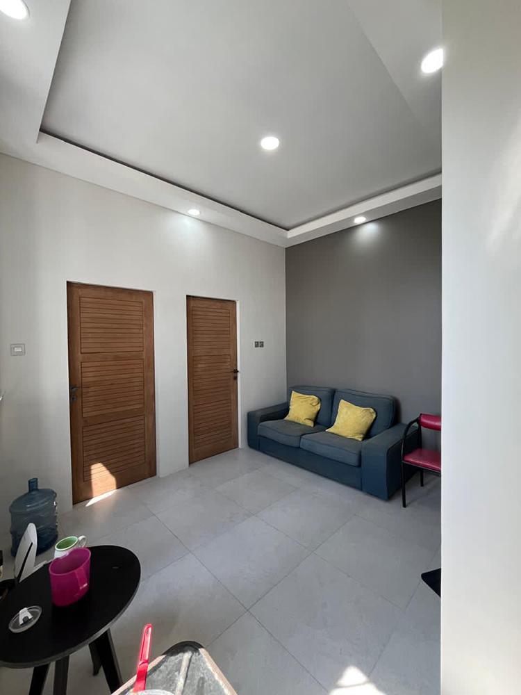 Rumah Gaya Kontemporer 4 Kamar Tidur 2 Kamar Mandi di Arcamanik