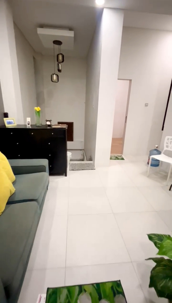 Rumah Gaya Kontemporer 4 Kamar Tidur 2 Kamar Mandi di Arcamanik