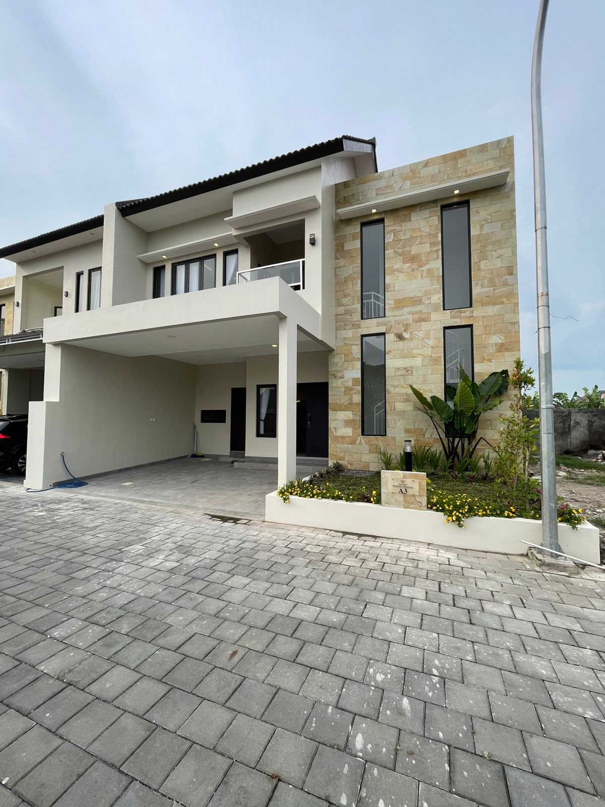 Rumah Mewah One Gate dekat Jogja Expo Center (JEC)