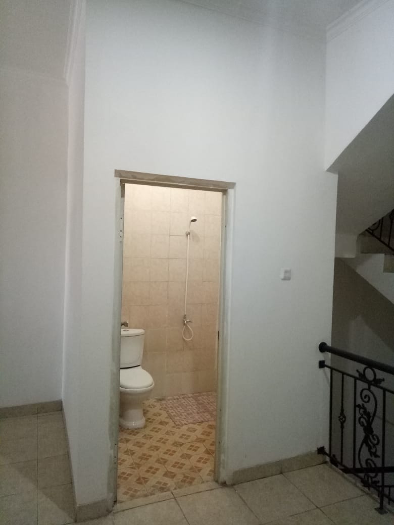 Jual/sewa ruko 4 lantai di Pejaten Timur, Pasar Minggu, Jakarta