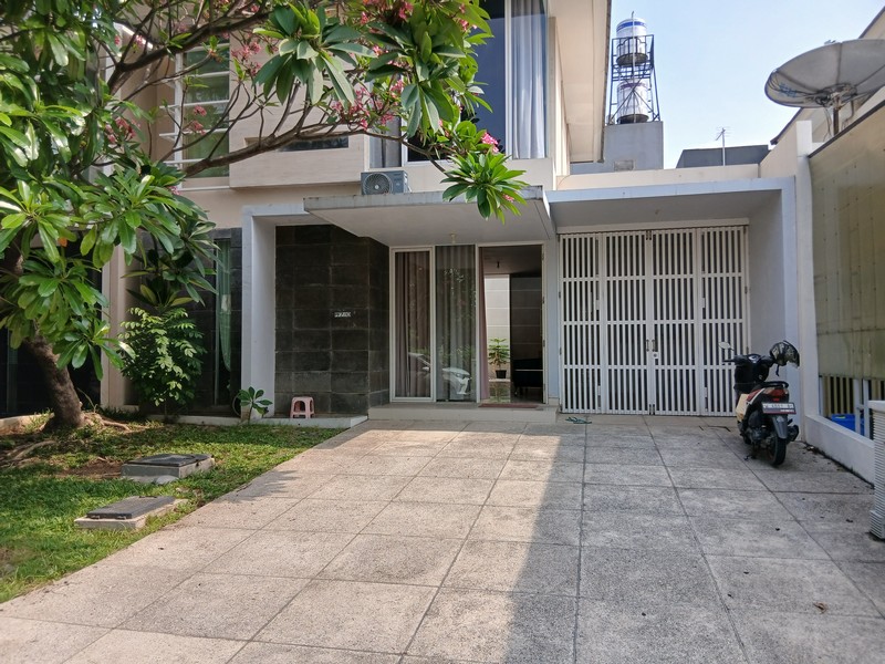 Disewakan Rumah Furnished di Pakuwon Indah, Mansion, Surabaya