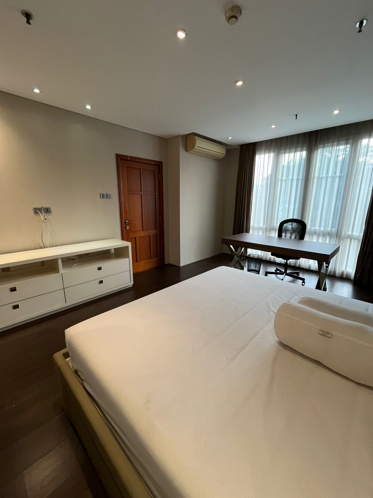 Sewa apartemen 3 bedrooms di 1 Cik Ditiro Apartemen, Menteng