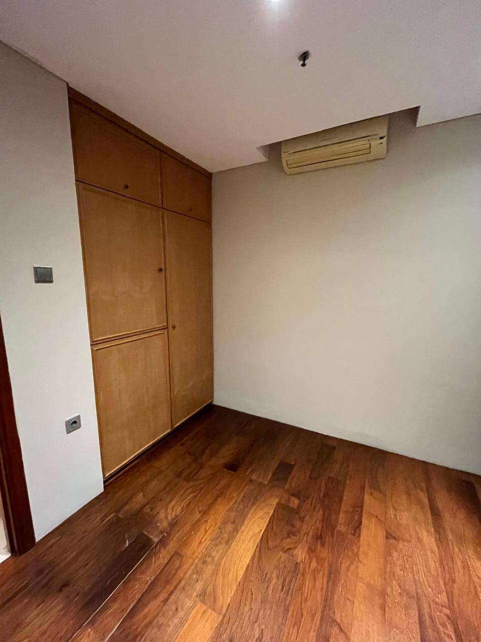 Sewa apartemen 3 bedrooms di 1 Cik Ditiro Apartemen, Menteng
