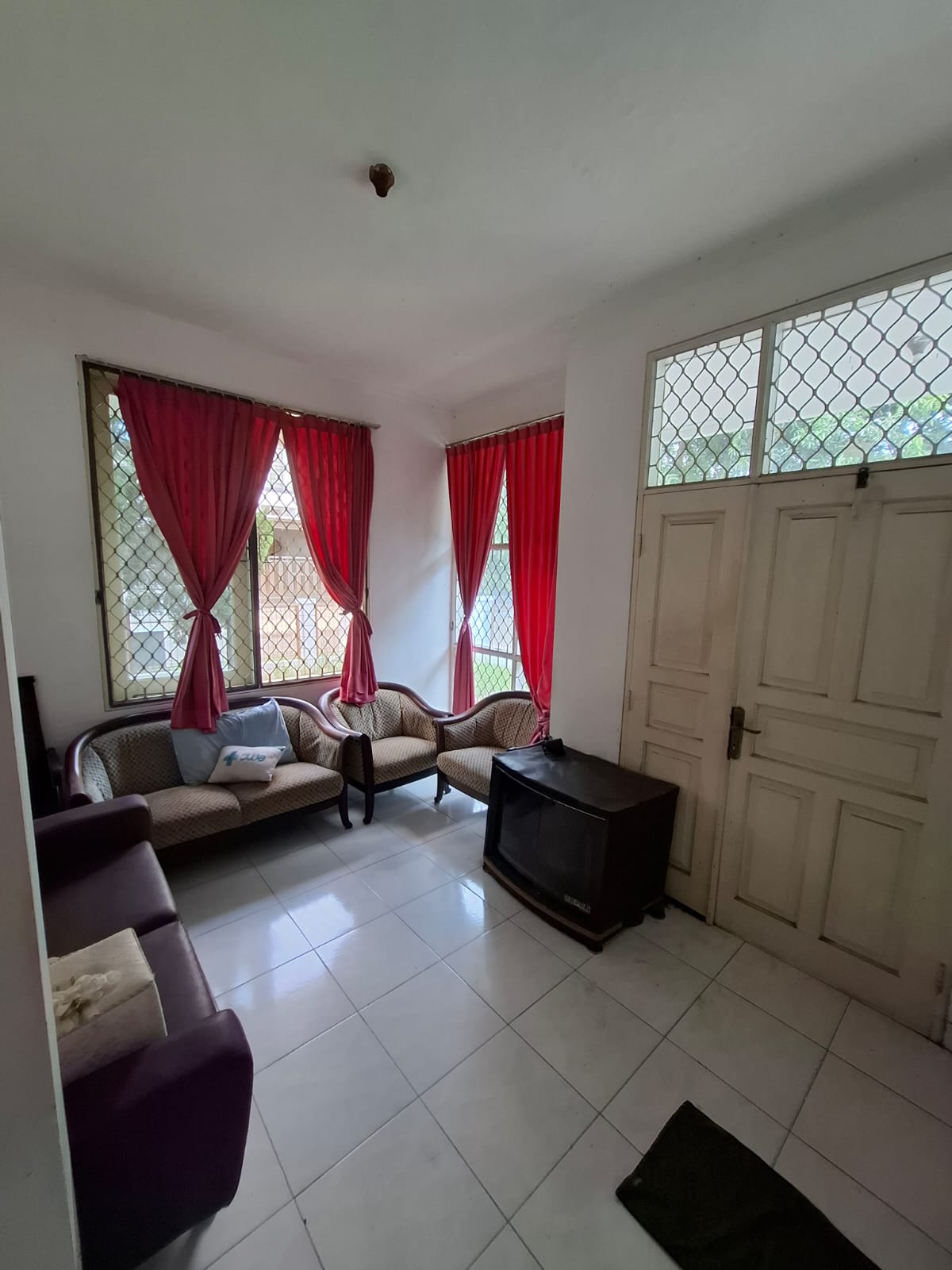 Dijual rumah posisi hook di Taman Modern Jakarta Timur