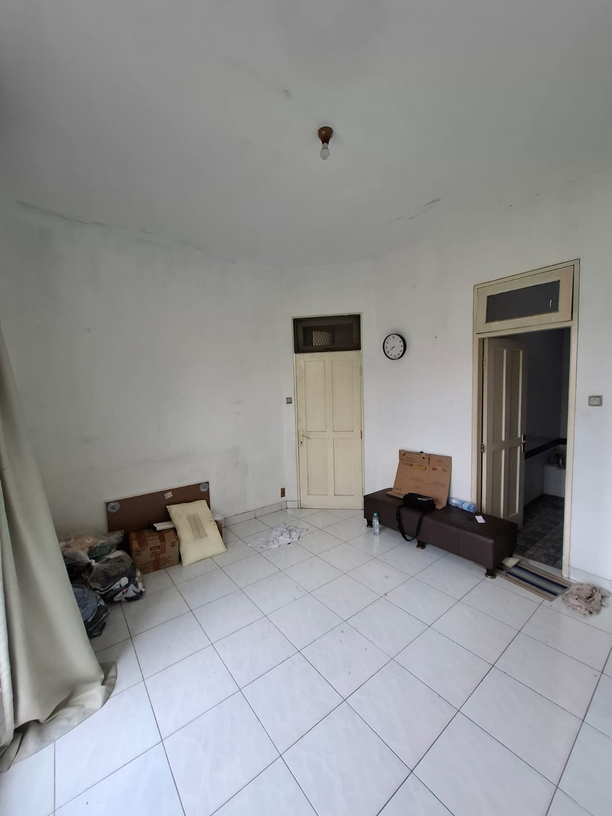 Dijual rumah posisi hook di Taman Modern Jakarta Timur