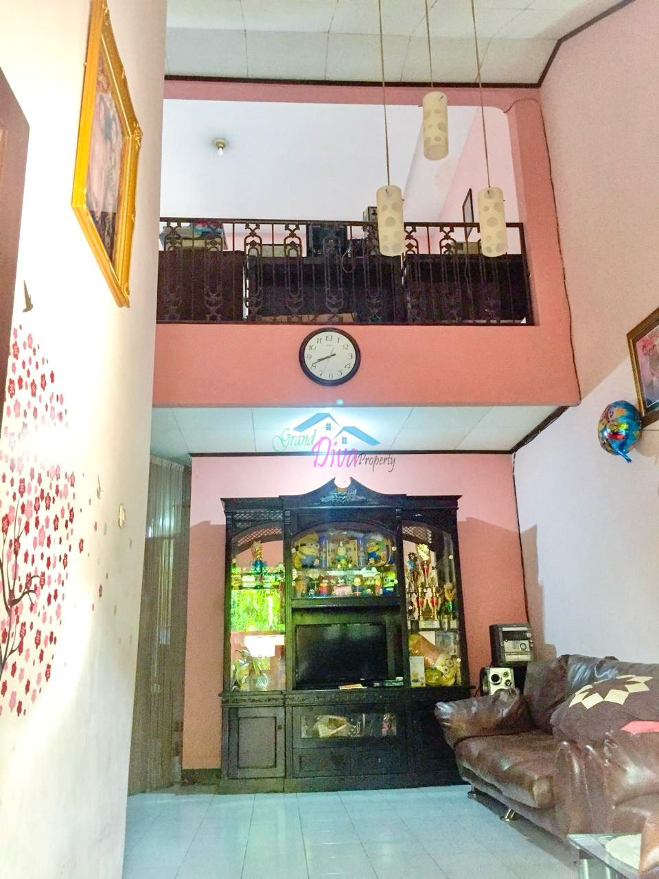 RUMAH 2 LANTAI DENGAN AKSES STASIUN LRT DI PERUMAHAN MASNAGA