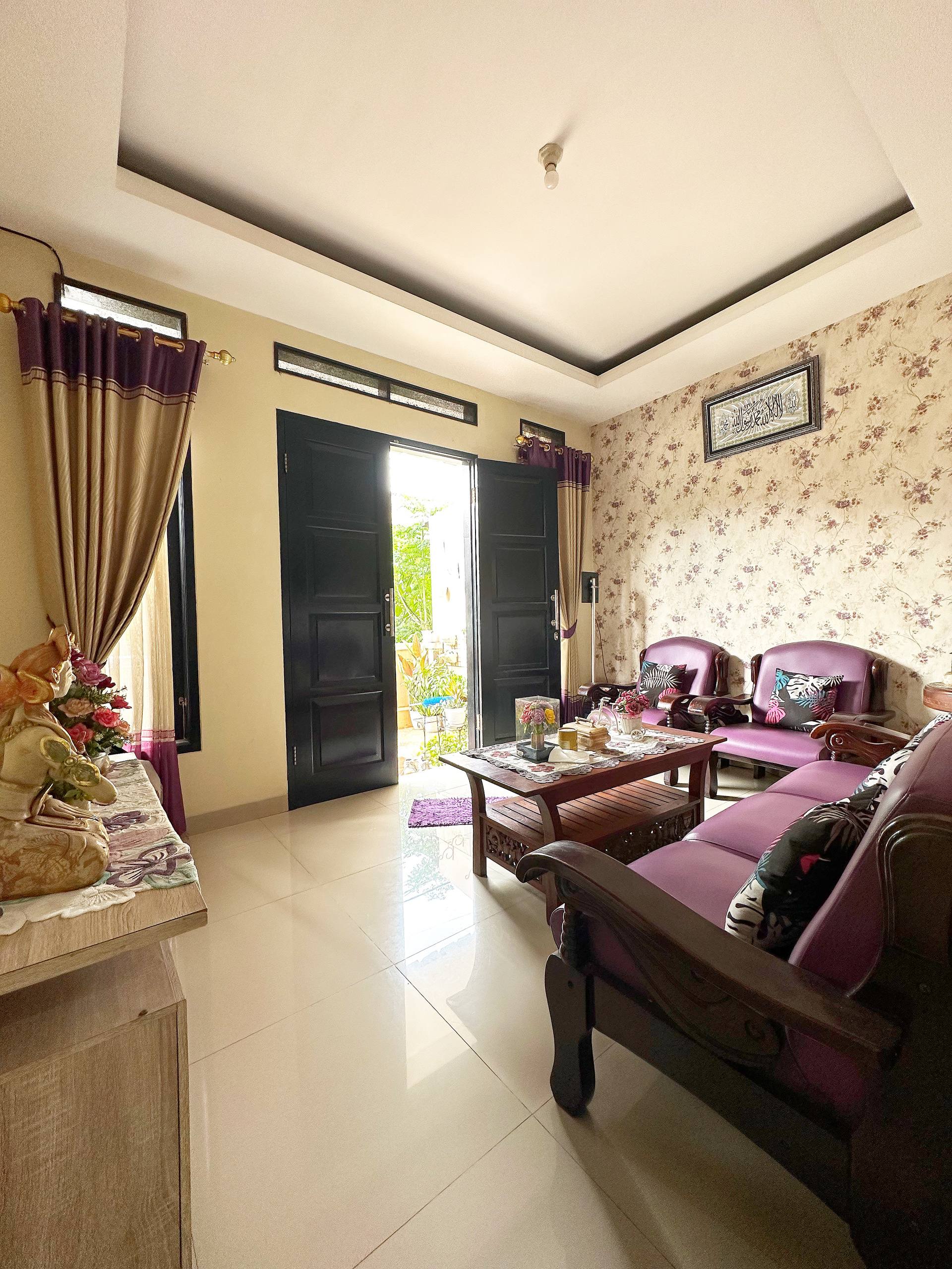 Rumah secon tanah luas Pondok Kelapa Duren Sawit Jakarta Timur