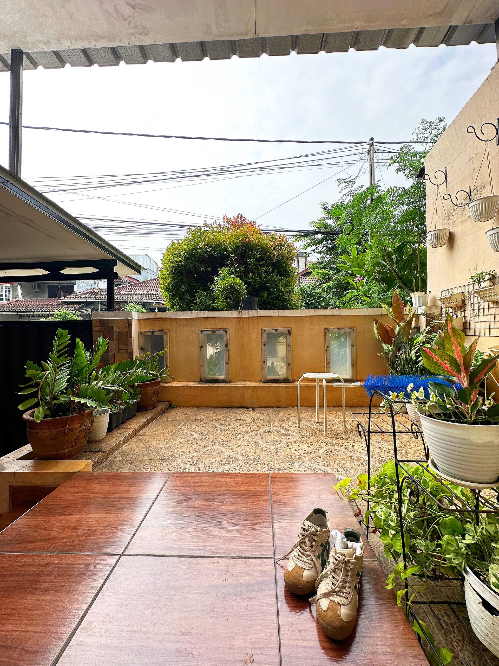 Rumah secon tanah luas Pondok Kelapa Duren Sawit Jakarta Timur