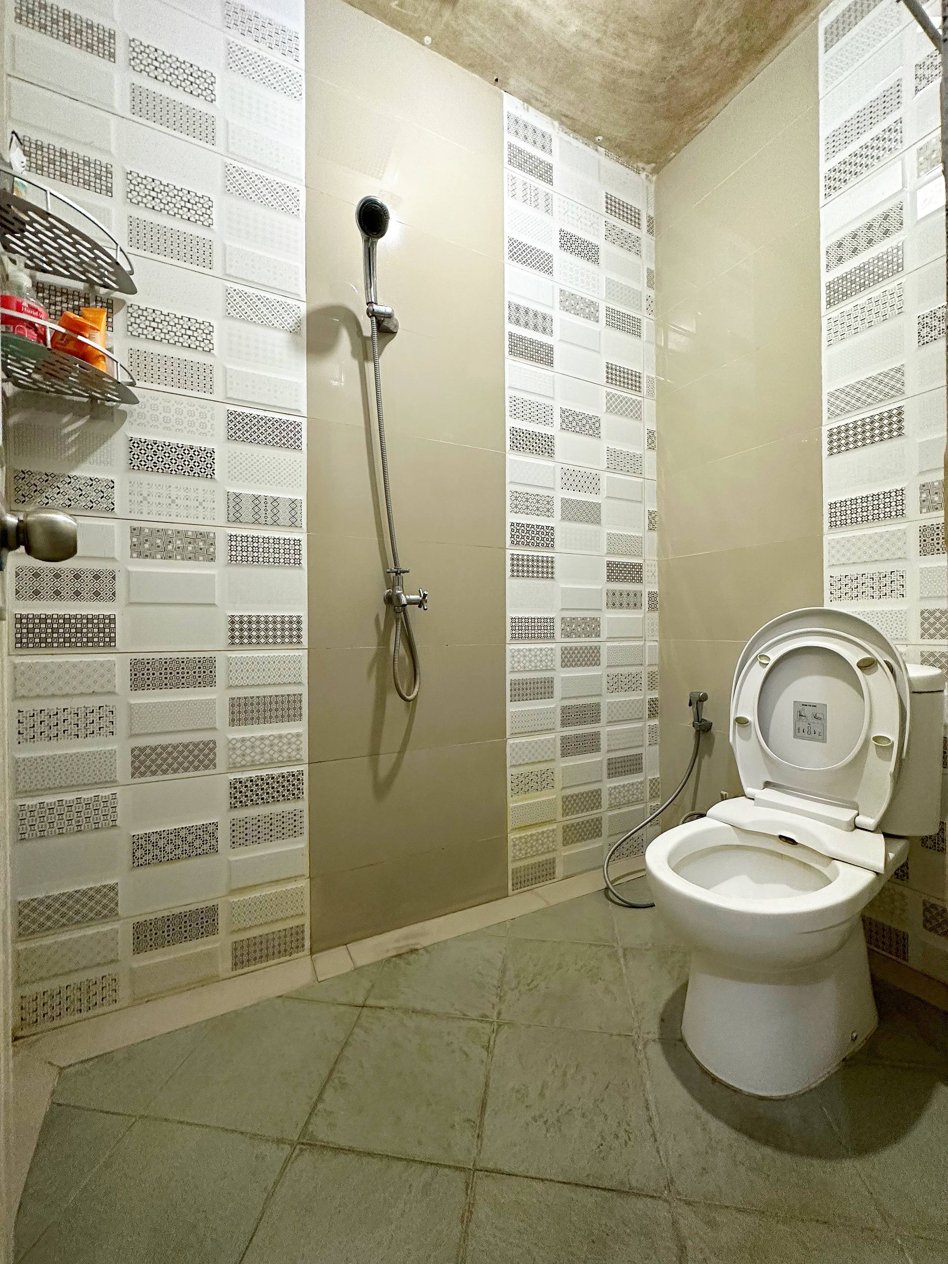 Rumah secon tanah luas Pondok Kelapa Duren Sawit Jakarta Timur