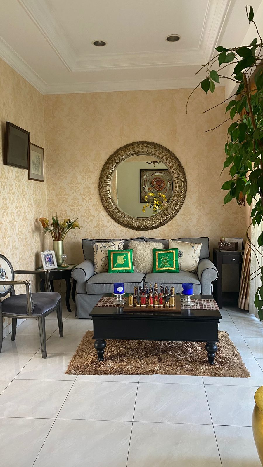 Rumah mewah dalam Komplek Raffles Hills Cibubur semi Furnish