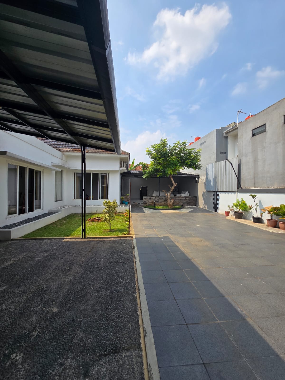 Jual rumah modern di Brigif 2, Ciganjur, Jagakarsa, Jaksel