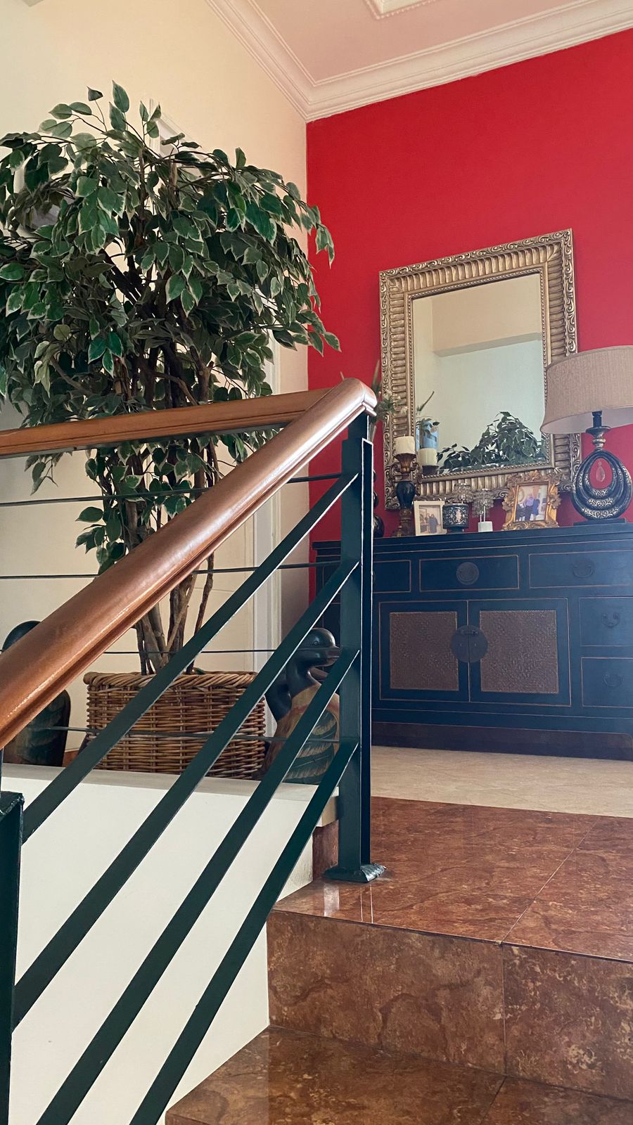 Rumah mewah dalam Komplek Raffles Hills Cibubur semi Furnish