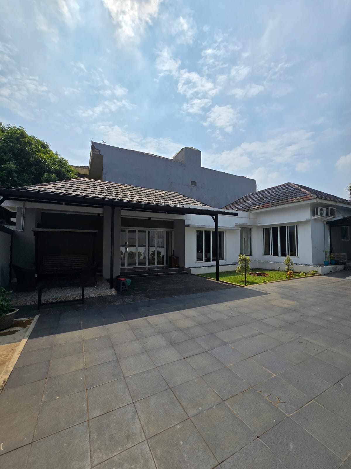 Jual rumah modern di Brigif 2, Ciganjur, Jagakarsa, Jaksel