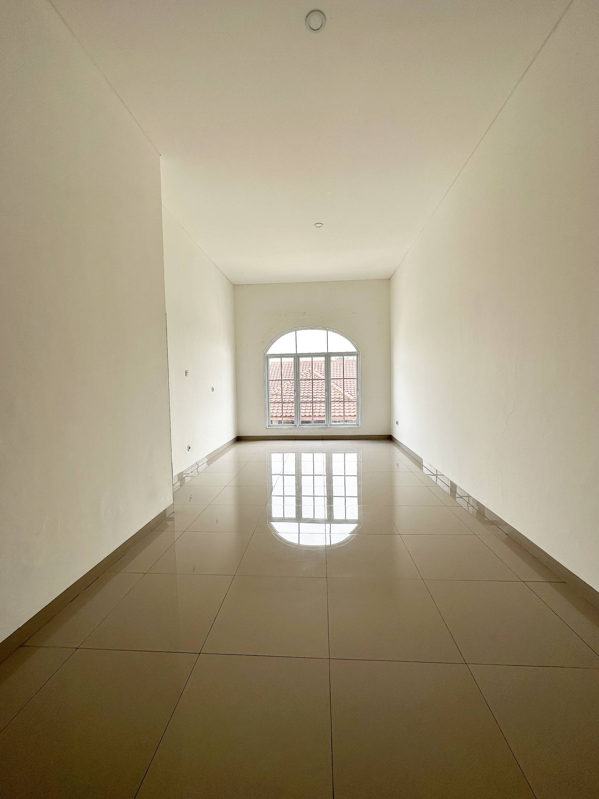 Rumah baru 2lantai plus rooftop di Ceger Cipayung Jakarta Timur