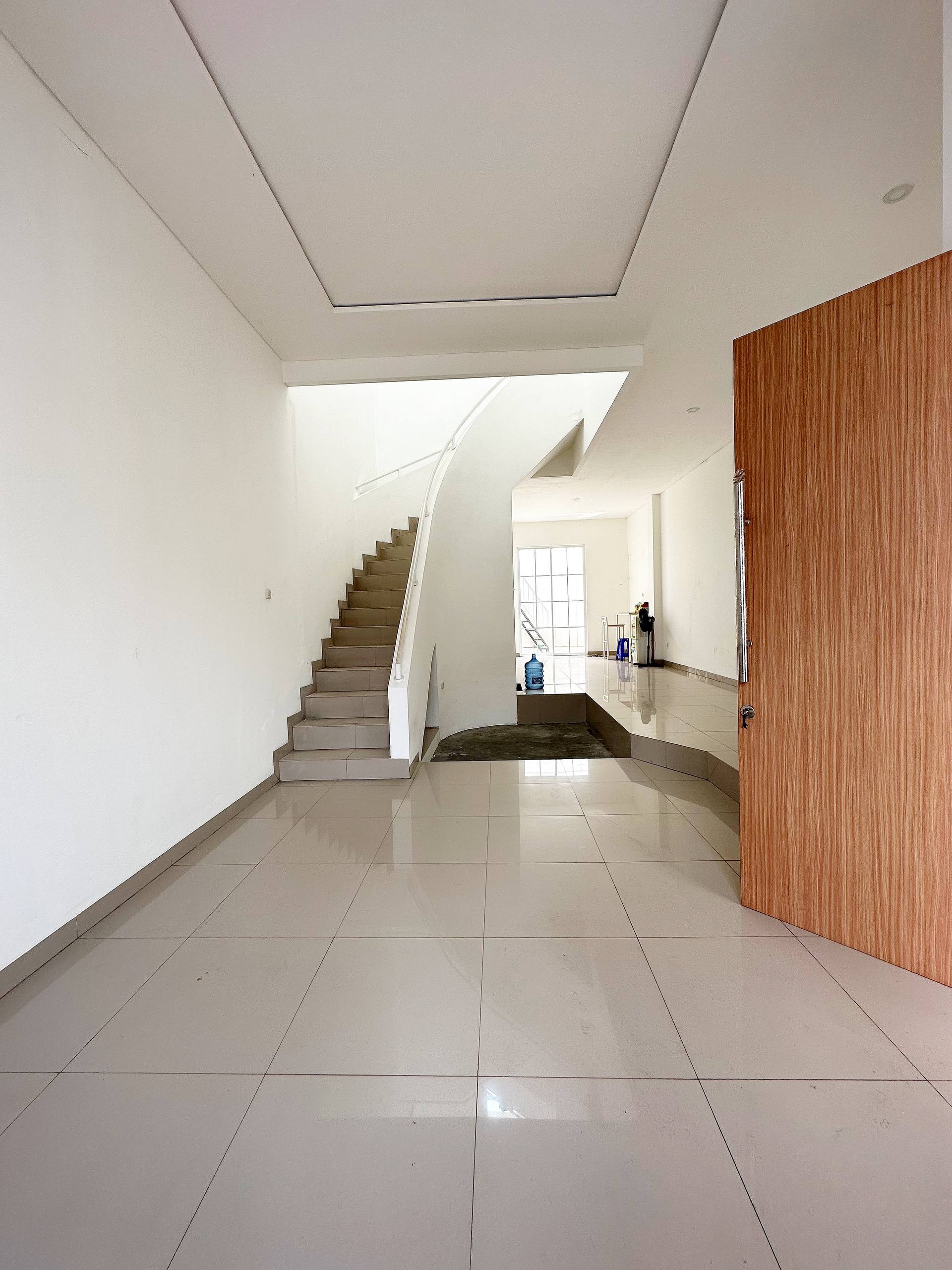 Rumah baru 2lantai plus rooftop di Ceger Cipayung Jakarta Timur