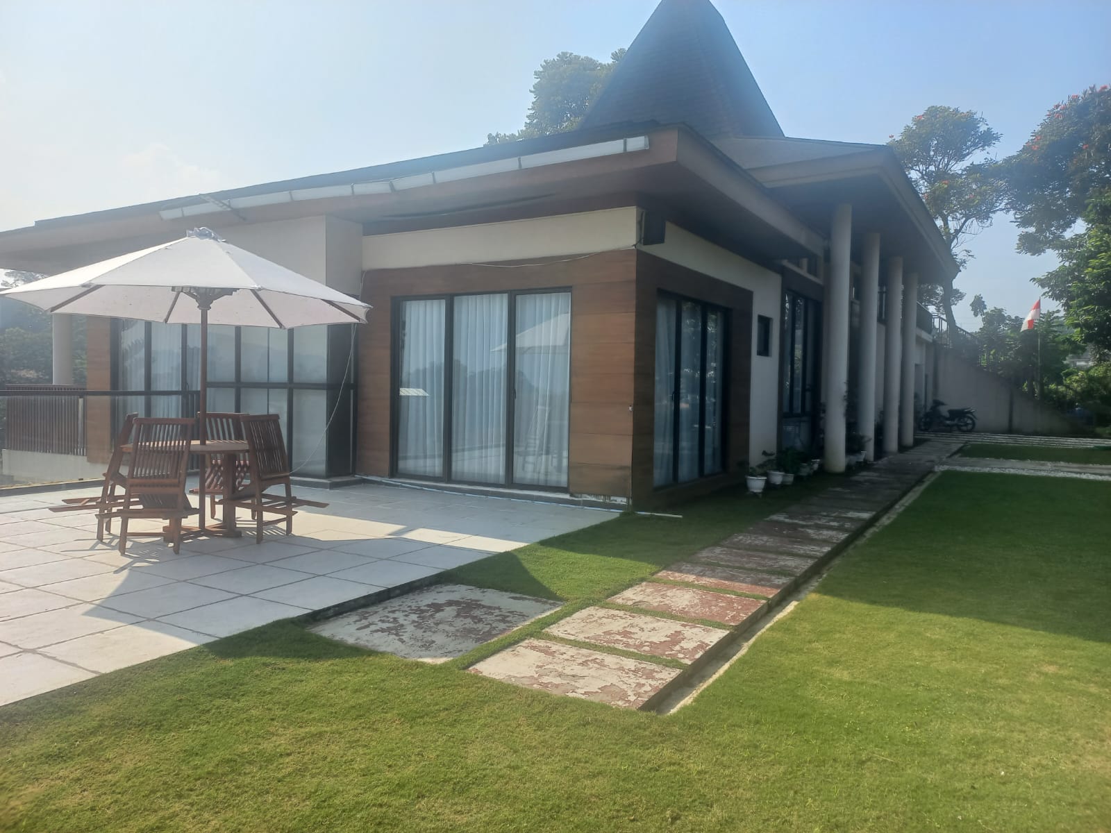 Jual Villa Mewah di Vimala Hills